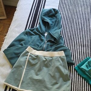 ALO Yoga Teal and Cream Skater Skirt SET)
